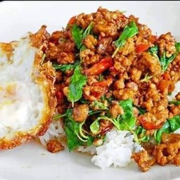 กะเพราหมูสับไข่ดาว