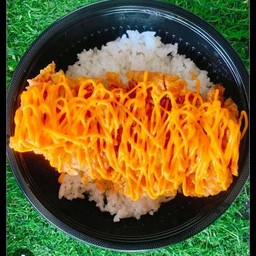 ข้าวไก่กรอบราดราดชีส