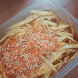 ยำมะม่วงแก้วขมิ้นกะปิเข้ม