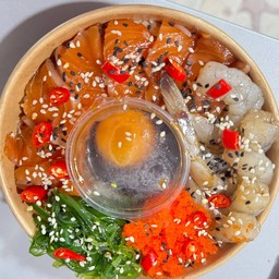 ข้าวหน้าทะเลรวมดอง ไข่ดอง พร้อมเครื่องเคียงหลากหลาย