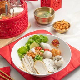 ก๋วยเตี๋ยวลูกชิ้นปลาต้มยำ