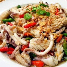 ผัดพริกสดปลาหมึก