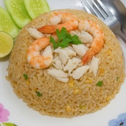 ข้าวผัด 2 ใจ (เนื้อปู และ กุ้ง) บวก ไข่ดาว 2 ใบ