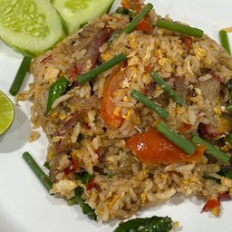 ข้าวผัดใส่เนื้อแดง