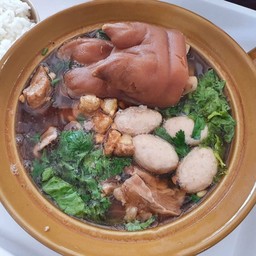ก๋วยเตี๋ยวหมูน้ำรวมคากิ