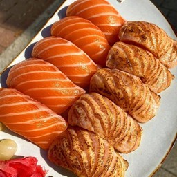 ข้าวปั้นแซลม่อนทูโทน