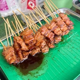 ร้านหมูปิ้งโบราณ (ข้างธนาคารกรุงศรีนาเกลือ ซ.11) ร้านหมูปิ้งโบราณ