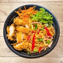 มาม่าต้มยำแห้ง X ไก่แซ่บ