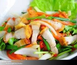 ยำหมูกรอบ