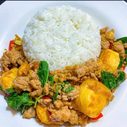 ข้าวกะเพราเต้าหู้หมูสับ