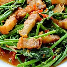 ผัดยอดมะระหมูกรอบ