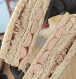 แซนวิชไส้กรอก รมควัน