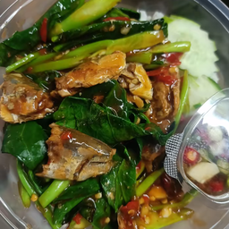 ข้าวผัดคะน้าปลากระป๋อง