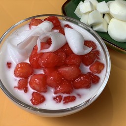ทับทิมกรอบมะพร้าวอ่อนน้ำกะทิ