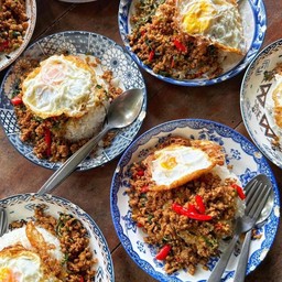 2 แถม 1 กระเพราหมูสับ+ไข่ดาว