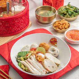 ก๋วยเตี๋ยวลูกชิ้นปลาเย็นตาโฟต้มยำ