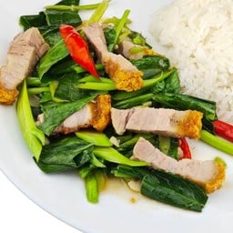 ข้าวคะน้าหมูกรอบ