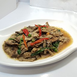 ผัดใบกระเพราใส่ขาเห็ด และพริดสด เจ