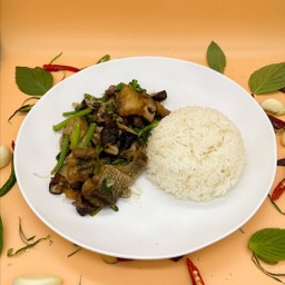 ปลากะพงผัดขึ้นฉ่าย ( ราดข้าว )