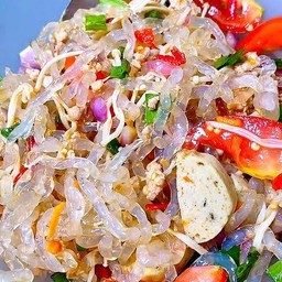 ยำ หมูสับล้นๆ by ป้าสุ
