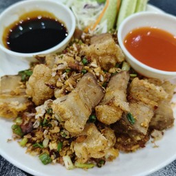 หมูกรอบ คั่วพริกเกลือ
