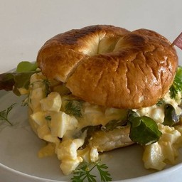 ทรัฟเฟิลเอ้กสลัดเบเกิ้ล