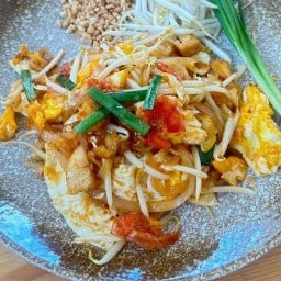 ผัดไทยยกนิ้ว ผัดไทยยกนิ้ว