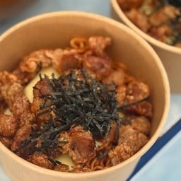 มาม่าเกาหลีเผ็ด(2ซอง)+ไก่กรอบ เพิ่มชีส (ฟรีสาหร่าย)