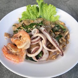 เส้นใหญ่ผัดซีอิ๊วทะเล