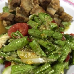 ส้มตำถั่วหมูกรอบ.