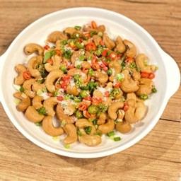 เม็ดมะม่วงทอดทรงเครื่อง