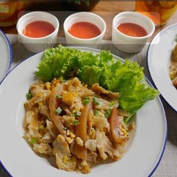 2 แถม 1 ก๋วยเตี๋ยวคั่วไก่