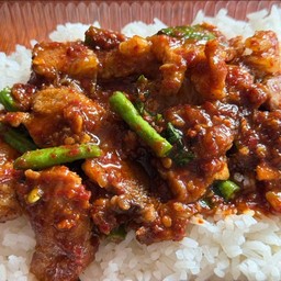 ผัดพริกแกงหมู