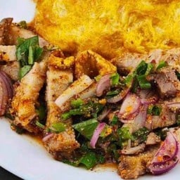 ข้าวหมูกรอบแซ่บ