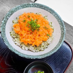 ข้าวแซลมอนสับ ดิบ