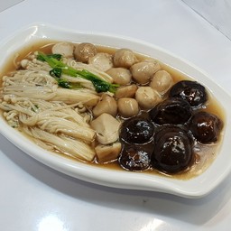 ผัด เห็ด 3 อย่างน้ำแดง