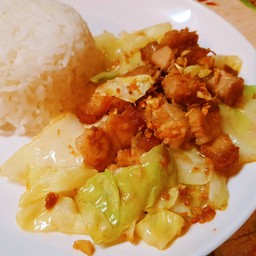 ผัดกะหล่ำปลีน้ำปลา (ราดข้าว)