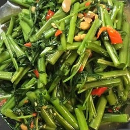 ผัดผักบุ้งไฟแดง