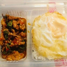 กระเพราเนื้อชิ้น+ไข่ดาส
