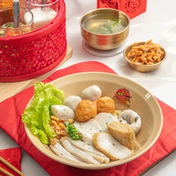 ก๋วยเตี๋ยวลูกชิ้นปลา พิเศษ