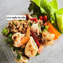 ข้าว ลาบ หมูสับ กุ้ง.หมึก