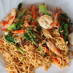 มาม่าผัดขี้เมา รวมมิตร