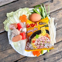 ชุดมาม่าหมูสับไส้กรอกลูกชิ้นรวม