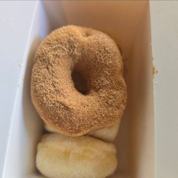 New 4 ชิ้น โรยไอซิ่ง 2 ชิ้น และ ซินนามอน 2 ชิ้น *แยกผงไม่ได้