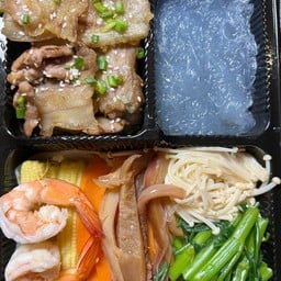 ชุดเชต ย่างไห้ชุดใหญ่ + ข้าวผัดกระเทียม + น้ำเปล่า