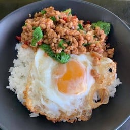 ก๋วยเตี๋ยวเป็ดพะโล้รสแซ่บ by จุ๋มเรสเตอรอง