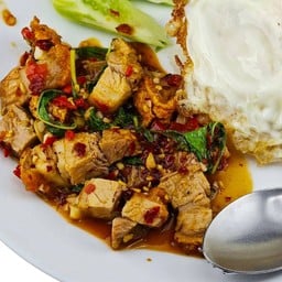 ข้าวกะเพราหมูกรอบ