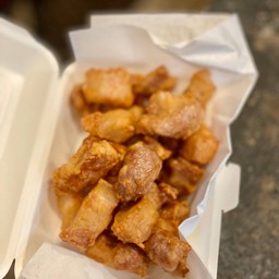 หมูสามชั้นทอดน้ำปลา ไข่ต้ม ราดข้าว