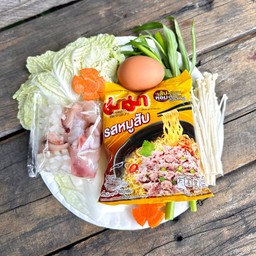 ชุดมาม่าหมูสับทะเล