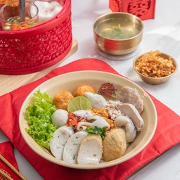 เส้นปลาลูกชิ้นปลา เพิ่มหมู 3 อย่าง